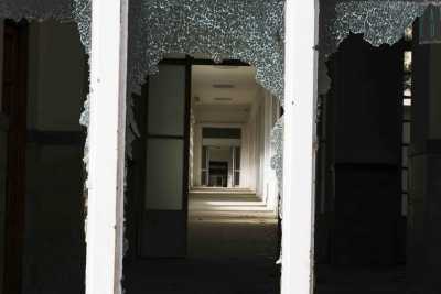 Stanze vuote, chiese deserte, reparti fantasma: viaggio nell'ospedale militare di Bari